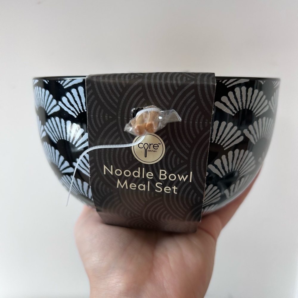 NWT Core Noodle Bowl Meal Set with Chopsticks and Chopsticks Rest - Picture 2 of 5